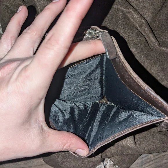 Burberry Zip around wallet - Picture 4 of 4